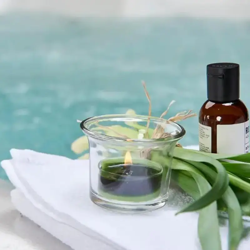 Aromatherapy hot tub with relaxing ambiance
